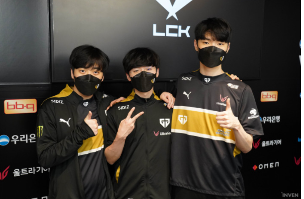 英雄联盟：GEN战队设法翻盘了DK战队，成功拿到晋级门票