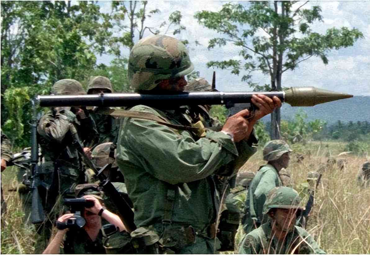 性价比超高，是恐怖分子必备的武器，安拉的魔法棒 - RPG-7
